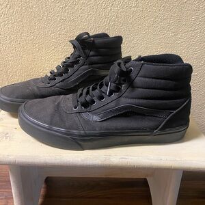 Vans Men Black high top shoe
Size 10